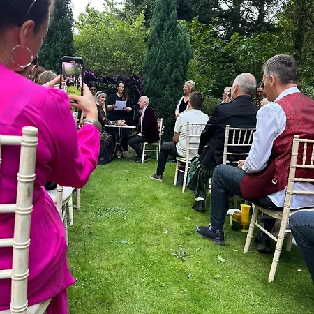 Semesterbostad Secret Garden House - 7 Bed Manor House With Hot Tub And Magical Walled Gardens *