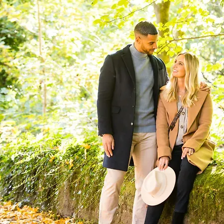 Semesterbostad Secret Garden House - 7 Bed Manor House With Hot Tub And Magical Walled Gardens *