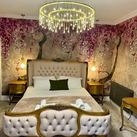 Semesterbostad Secret Garden House - 7 Bed Manor House With Hot Tub And Magical Walled Gardens Leyburn