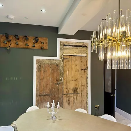 Secret Garden House - 7 Bed Manor House With Hot Tub And Magical Walled Gardens Leyburn