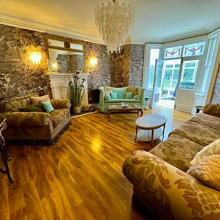 Secret Garden House - 7 Bed Manor House With Hot Tub And Magical Walled Gardens Leyburn