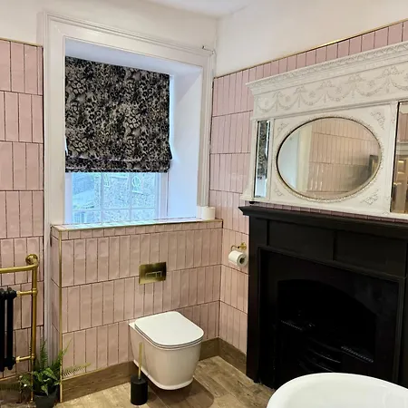 Secret Garden House - 7 Bed Manor House With Hot Tub And Magical Walled Gardens 펜션 레이번