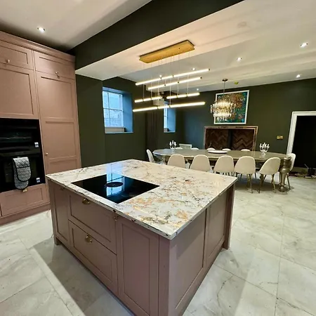 Secret Garden House - 7 Bed Manor House With Hot Tub And Magical Walled Gardens * 레이번