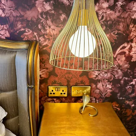 Secret Garden House - 7 Bed Manor House With Hot Tub And Magical Walled Gardens * 레이번