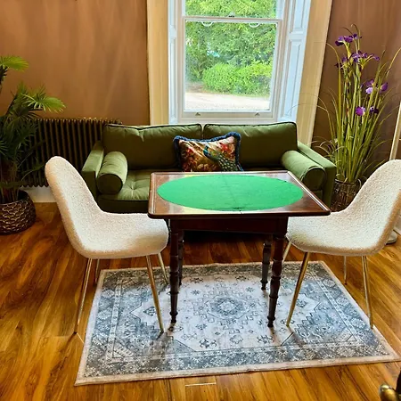 Secret Garden House - 7 Bed Manor House With Hot Tub And Magical Walled Gardens * 레이번