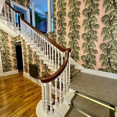 Secret Garden House - 7 Bed Manor House With Hot Tub And Magical Walled Gardens 펜션