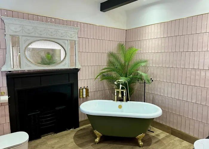 Holiday home Secret Garden House - 7 Bed Manor House With Hot Tub And Magical Walled Gardens Leyburn