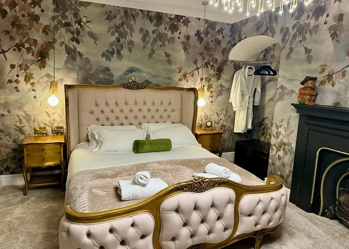 Secret Garden House - 7 Bed Manor House With Hot Tub And Magical Walled Gardens Leyburn