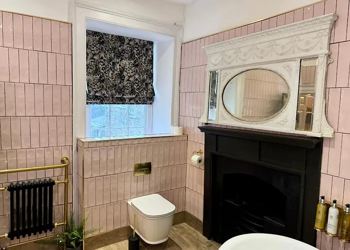 Secret Garden House - 7 Bed Manor House With Hot Tub And Magical Walled Gardens Holiday home Leyburn