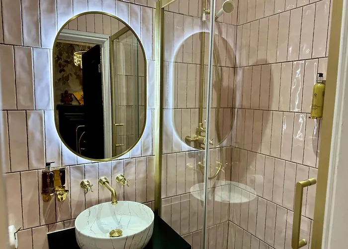 Secret Garden House - 7 Bed Manor House With Hot Tub And Magical Walled Gardens Leyburn