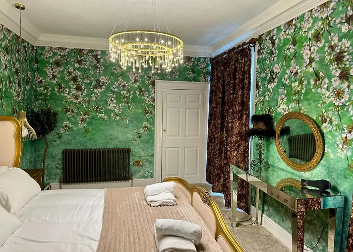 Holiday home Secret Garden House - 7 Bed Manor House With Hot Tub And Magical Walled Gardens