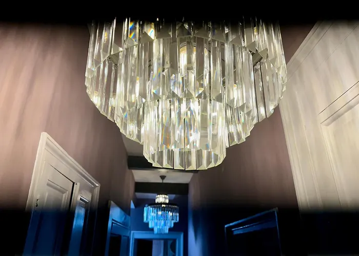 Secret Garden House - 7 Bed Manor House With Hot Tub And Magical Walled Gardens * Leyburn