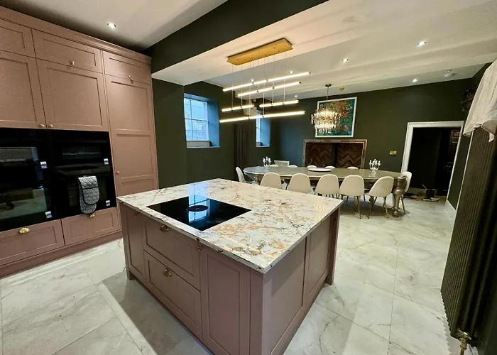 Secret Garden House - 7 Bed Manor House With Hot Tub And Magical Walled Gardens * Leyburn