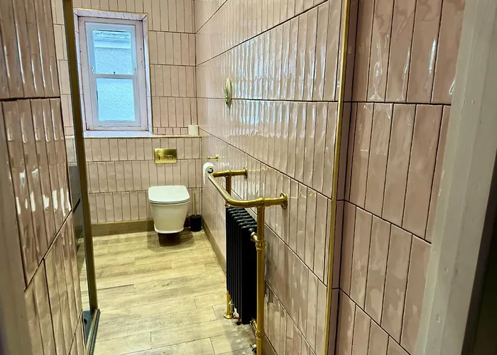 Secret Garden House - 7 Bed Manor House With Hot Tub And Magical Walled Gardens Holiday home *