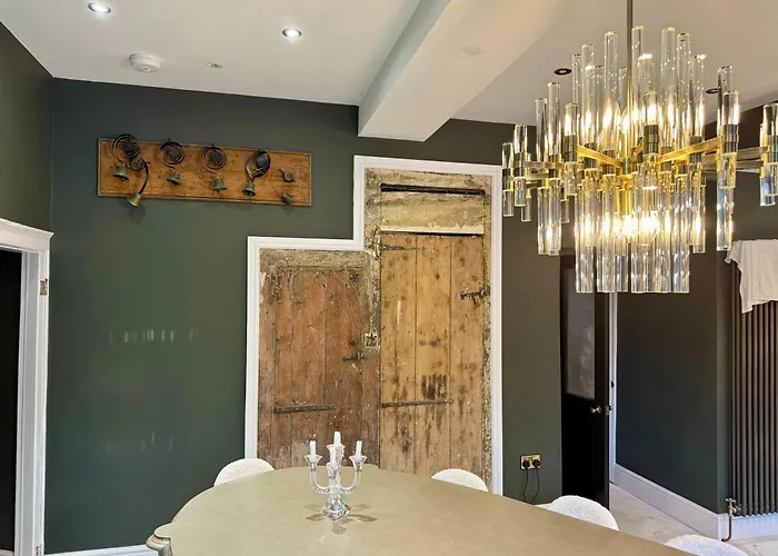 Secret Garden House - 7 Bed Manor House With Hot Tub And Magical Walled Gardens Leyburn