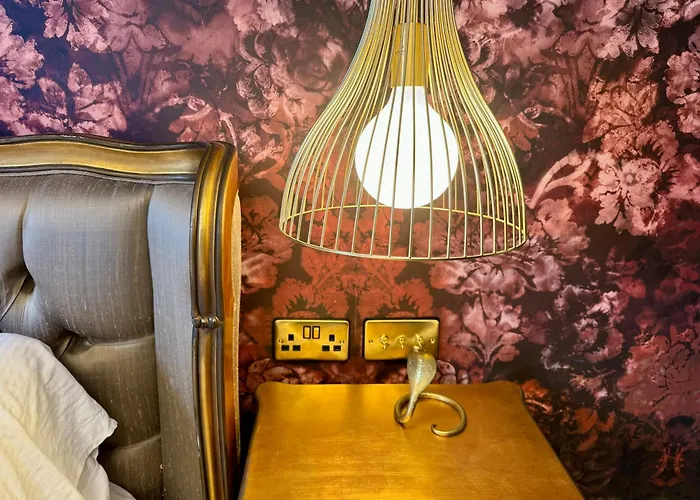 Secret Garden House - 7 Bed Manor House With Hot Tub And Magical Walled Gardens * Leyburn