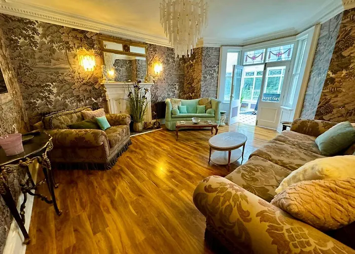 Secret Garden House - 7 Bed Manor House With Hot Tub And Magical Walled Gardens Leyburn