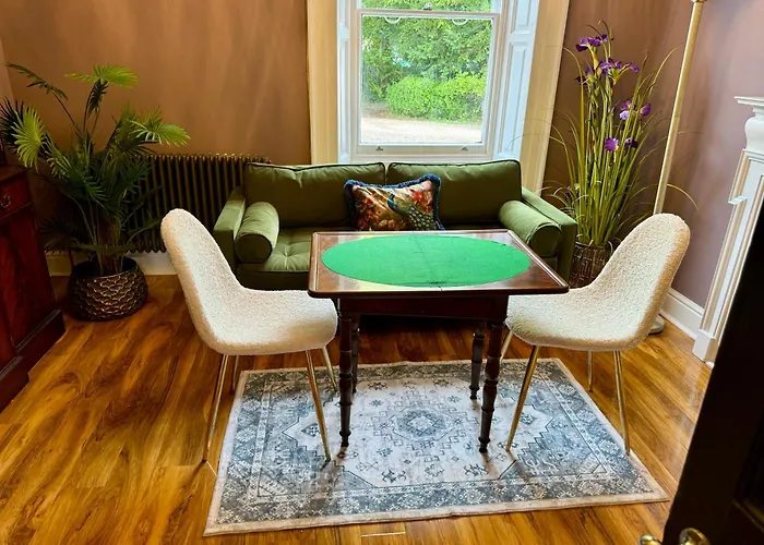 Secret Garden House - 7 Bed Manor House With Hot Tub And Magical Walled Gardens * Leyburn