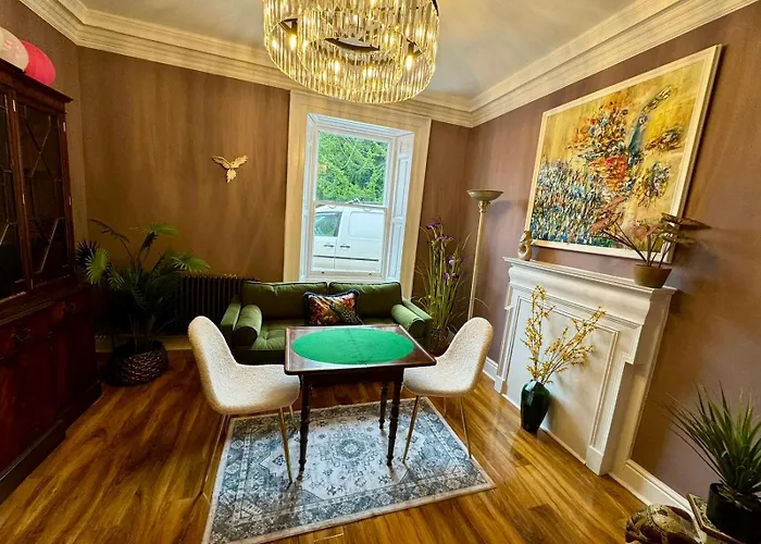 Secret Garden House - 7 Bed Manor House With Hot Tub And Magical Walled Gardens