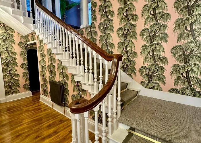 Secret Garden House - 7 Bed Manor House With Hot Tub And Magical Walled Gardens Holiday home